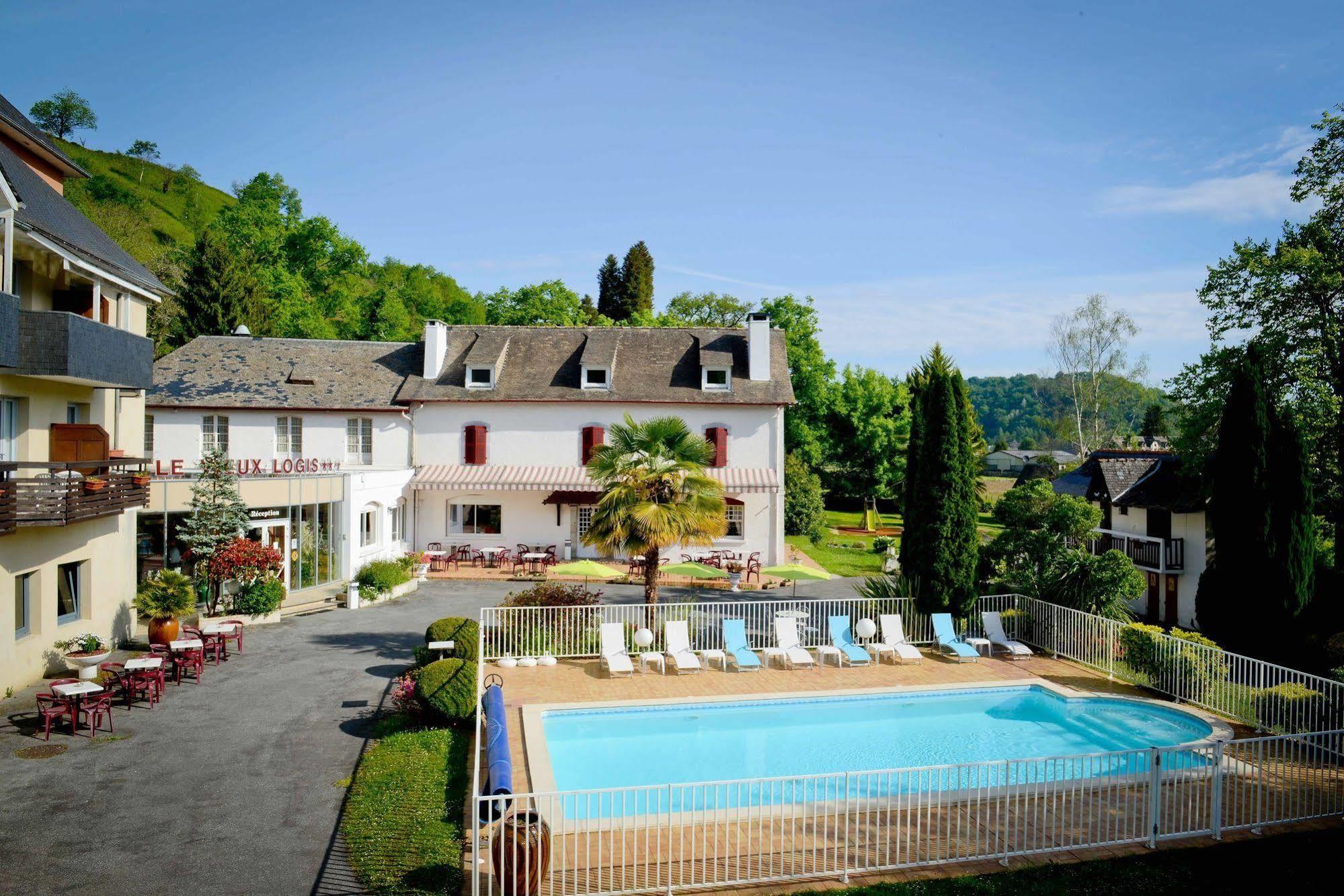 Logis Le Vieux Logis Hotel Lestelle-Bétharram Exterior photo